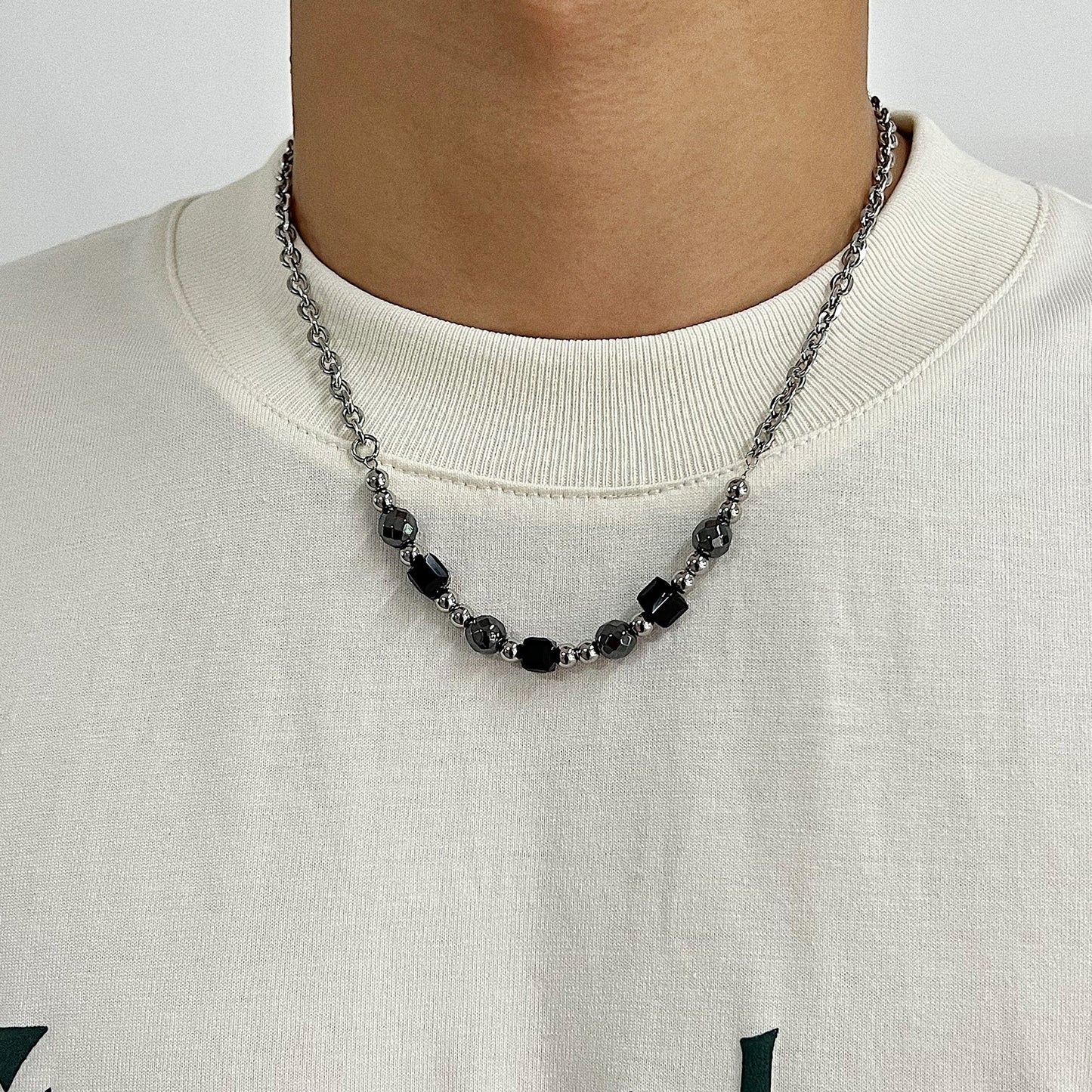 BLACK PENDANT CHAIN NECKLACE